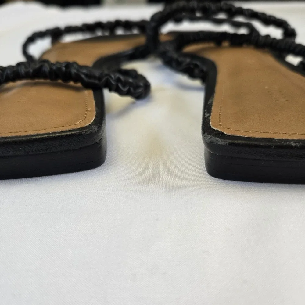 Who What Wear Leather Womens Zela Black Flat Strappy Sandals Size 8.5 Square Toe